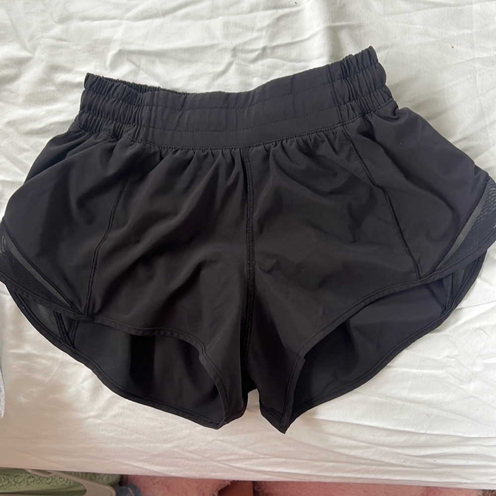 lululemon size 4 regular low rise hotty-hot athletic shorts